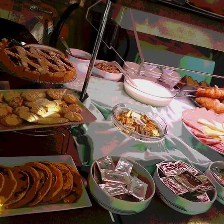 Conti فندق ريميني